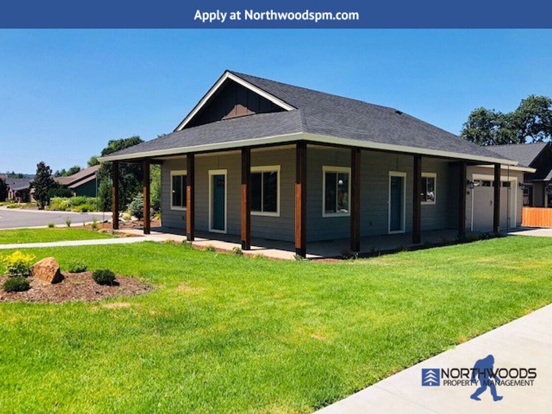 Foto principal - Newer Home Built 2020~ Walking distance to...
