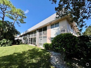 Building Photo - 18081 SE Country Club Dr