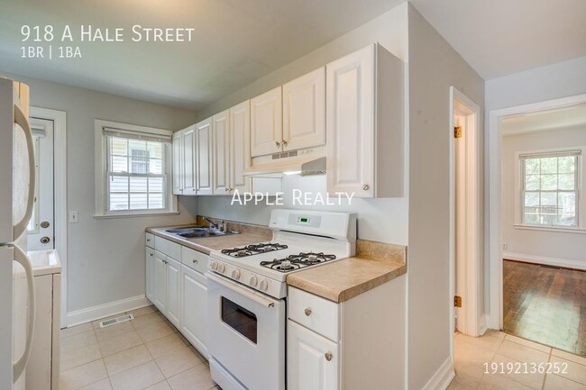 Foto del edificio - 918-A Hale St - Available Mid-July