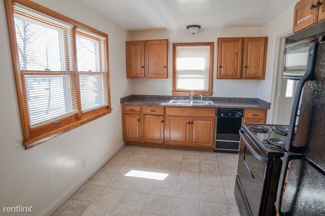 Building Photo - 3 br, 1 bath House - 5712 38th Avenue S