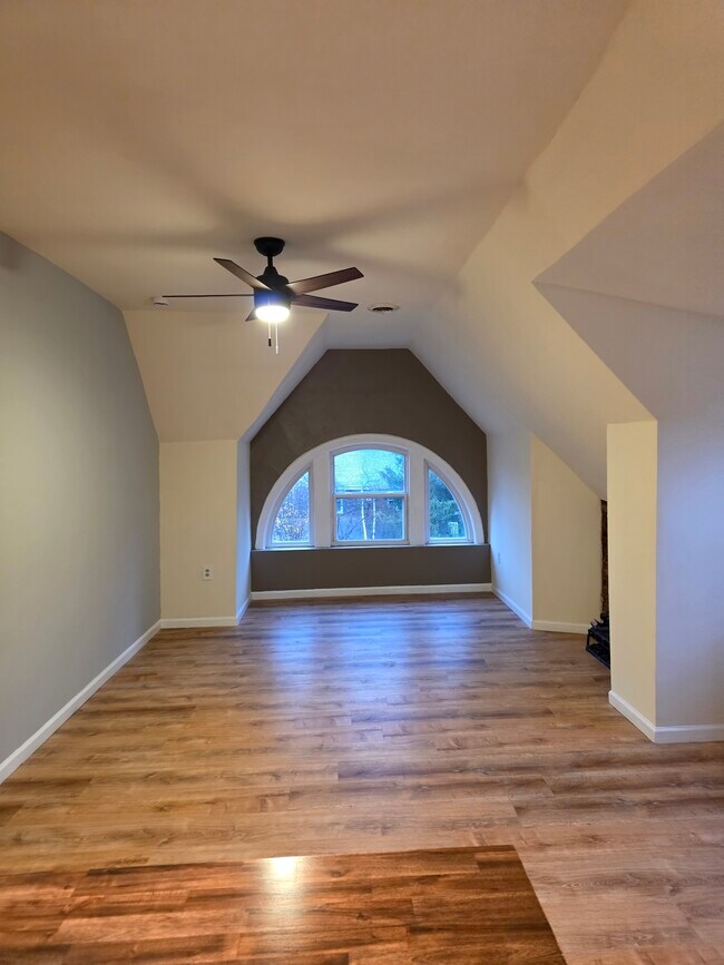 Building Photo - 5487 Hays St