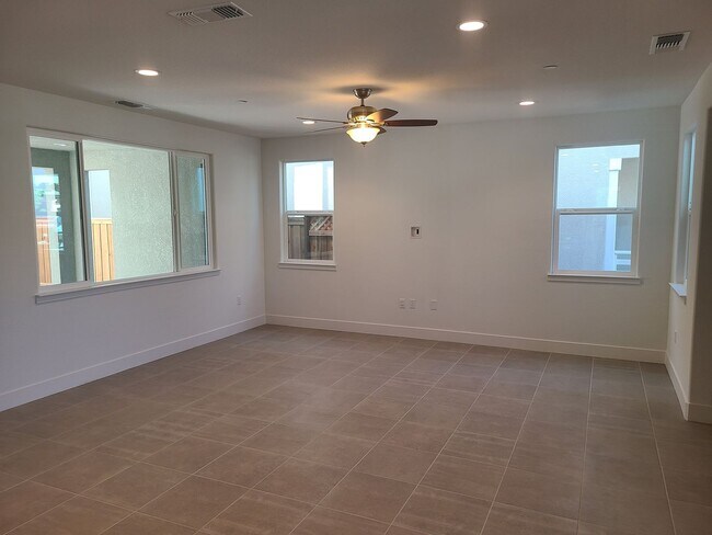 Foto del edificio - Stunning 4 Bedroom, 3 Bath Mountain house Home W/ Solar