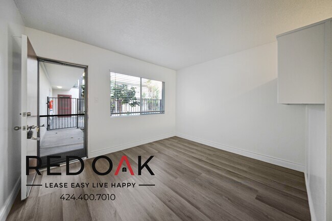 Foto del edificio - Charming Studio with Tons of Natural Light...