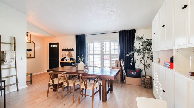 Foto del edificio - 2439 Bent Way Ct