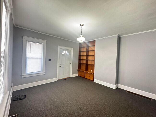 Foto del edificio - 617 E Main St