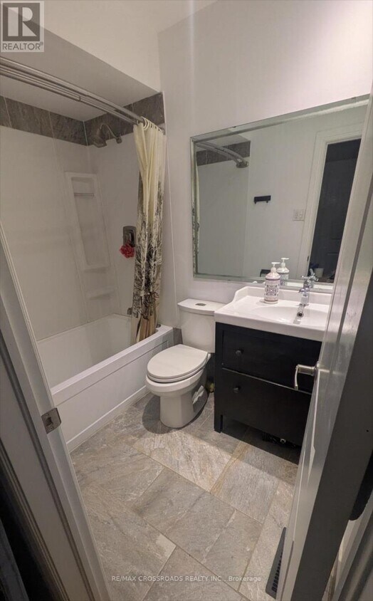 Photo du bâtiment - 64 Dorset Dr