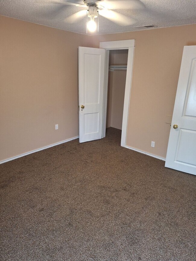 Foto del edificio - 2 bedroom, 1 bath