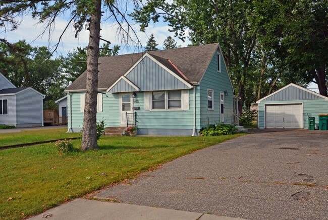 Building Photo - Charming 3-Bed 1.5-Bath Home Available in ...