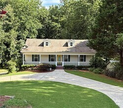Building Photo - 6330 Oak View Dr