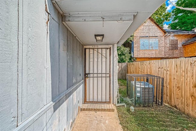Foto del edificio - 6310 Southwood N Ct