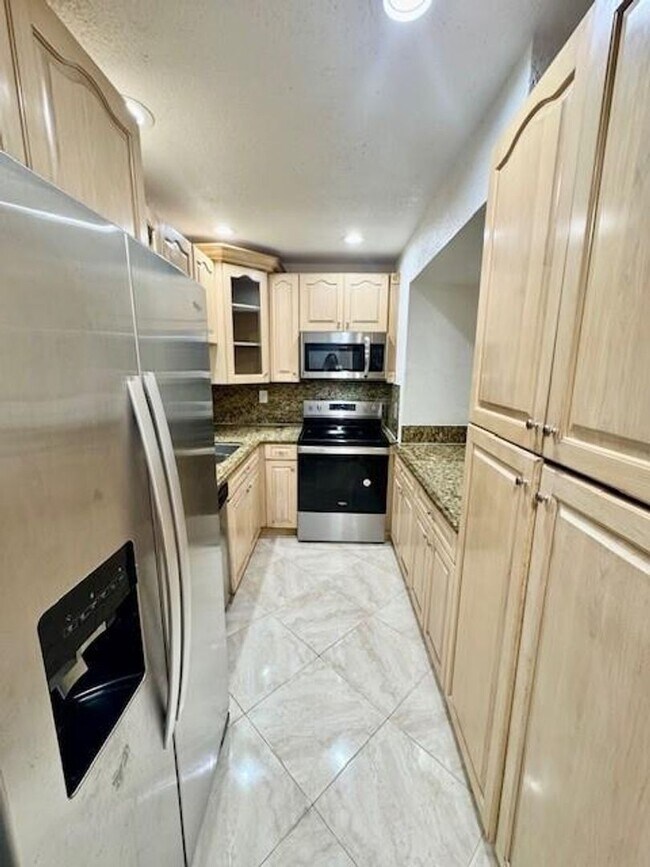 Foto del edificio - 5881 NW 16th Pl