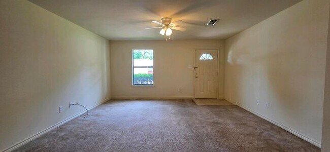 Foto del edificio - Available Now! Spacious 2 Bedroom 2 Bath Duplex in Longview!
