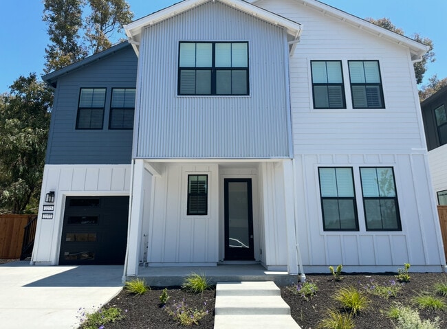 Building Photo - 2277 Versaro Dr