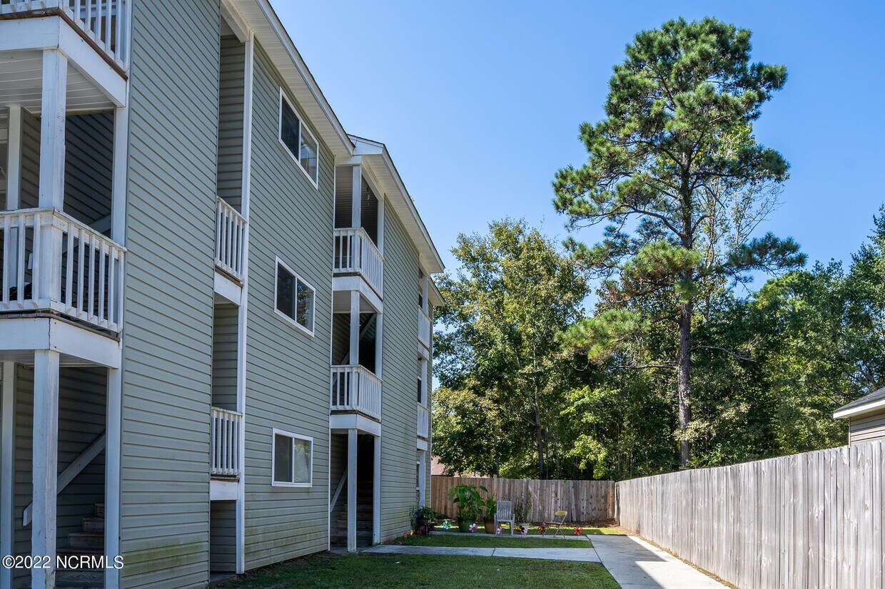 213 Sunn Aire Ct Unit Apt C, Wilmington, NC 28405 Condo for Rent in