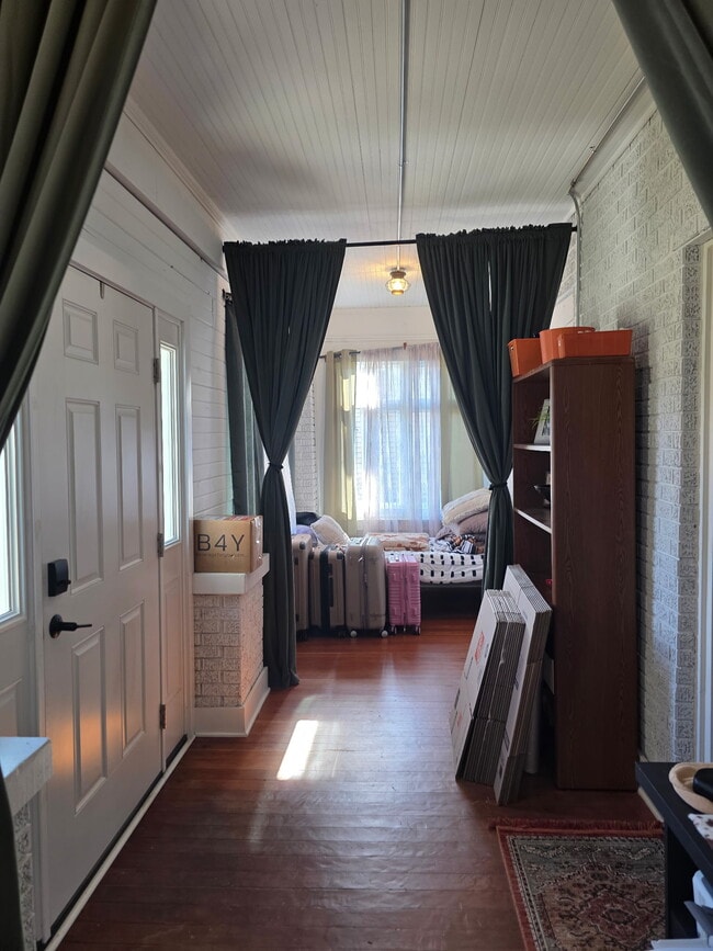 Building Photo - 329 N School Ave