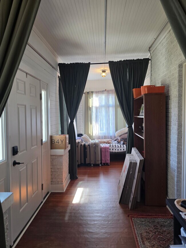 Foto del edificio - 329 N School Ave