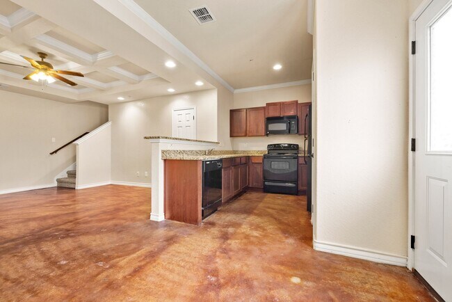 Foto del edificio - SPACIOUS TOWNHOME LOCATED IN SAN ANTONIO, TEXAS!