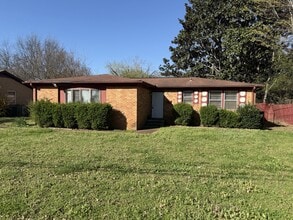 Building Photo - 3811 Lakeview Dr NW