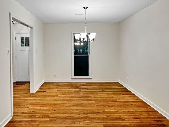 Foto del edificio - HALF-OFF APPLICATION FEES! $200 OFF FIRST ...