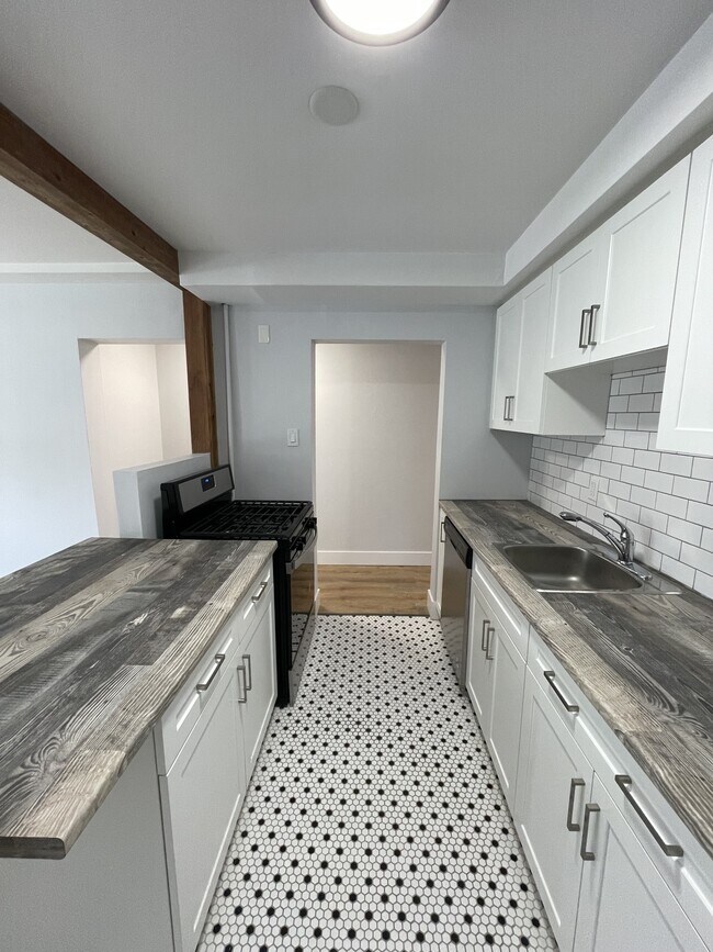 Building Photo - 23 McClary Ave