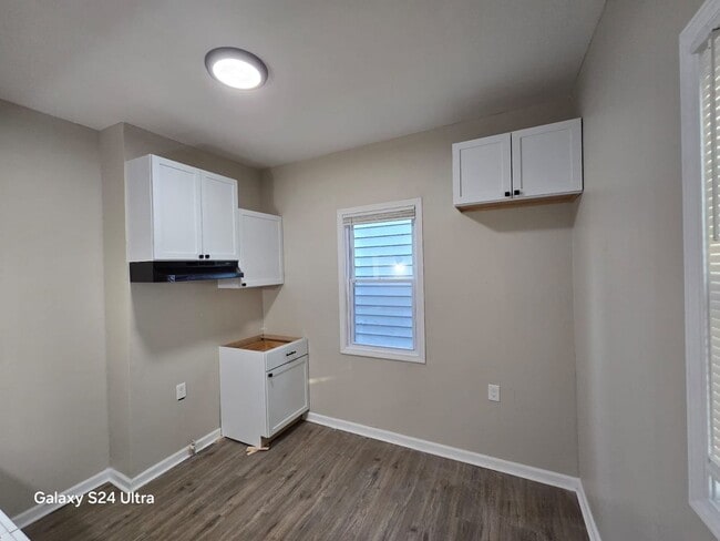Building Photo - Renovated 3-Bedroom Home – We Welcome Sect...