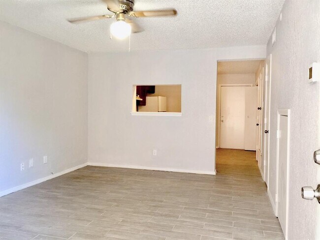 Foto del edificio - 2109 W Walnut St