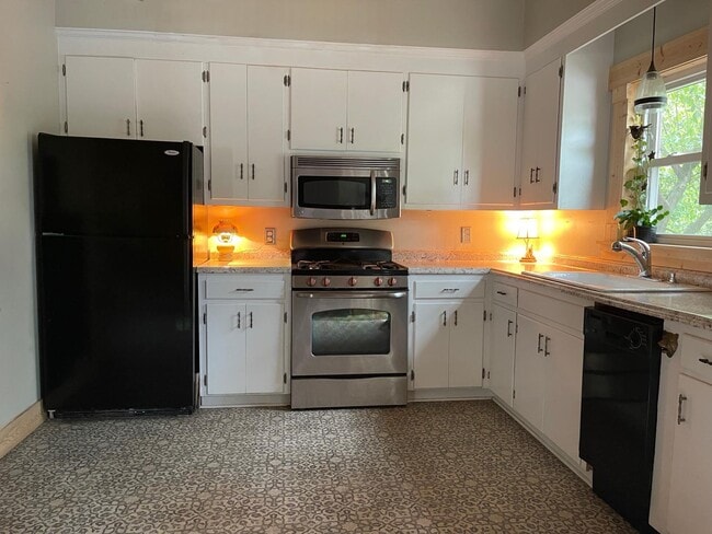 Foto del edificio - 320 N Poplar St