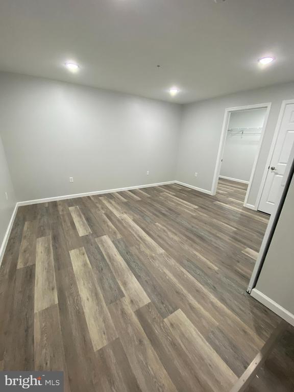 Foto del edificio - 65 Woods Edge Rd