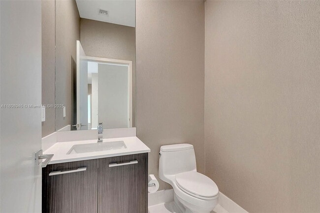 Foto del edificio - 45 SW 9th St