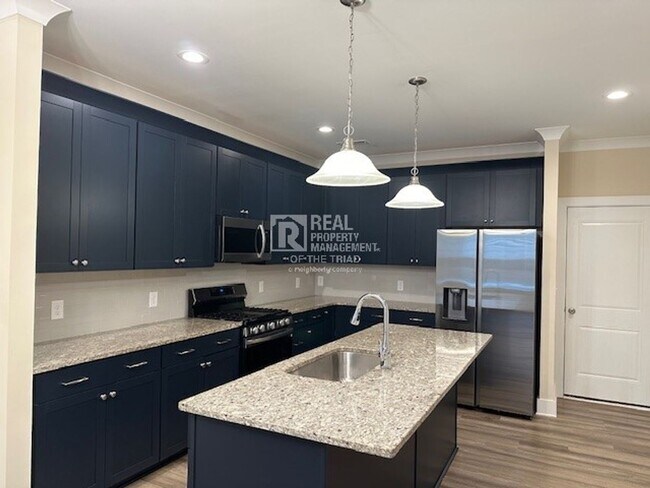 Foto del edificio - Amazing End Unit Townhome in Welden Villag...