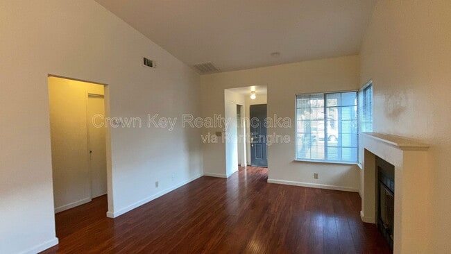 Building Photo - 435 Hawthorne Dr