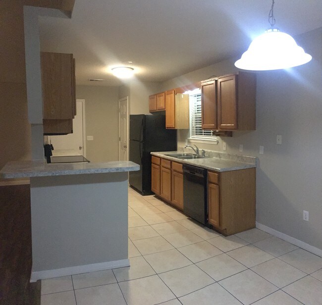 Kitchen - 4238 Castille Ave