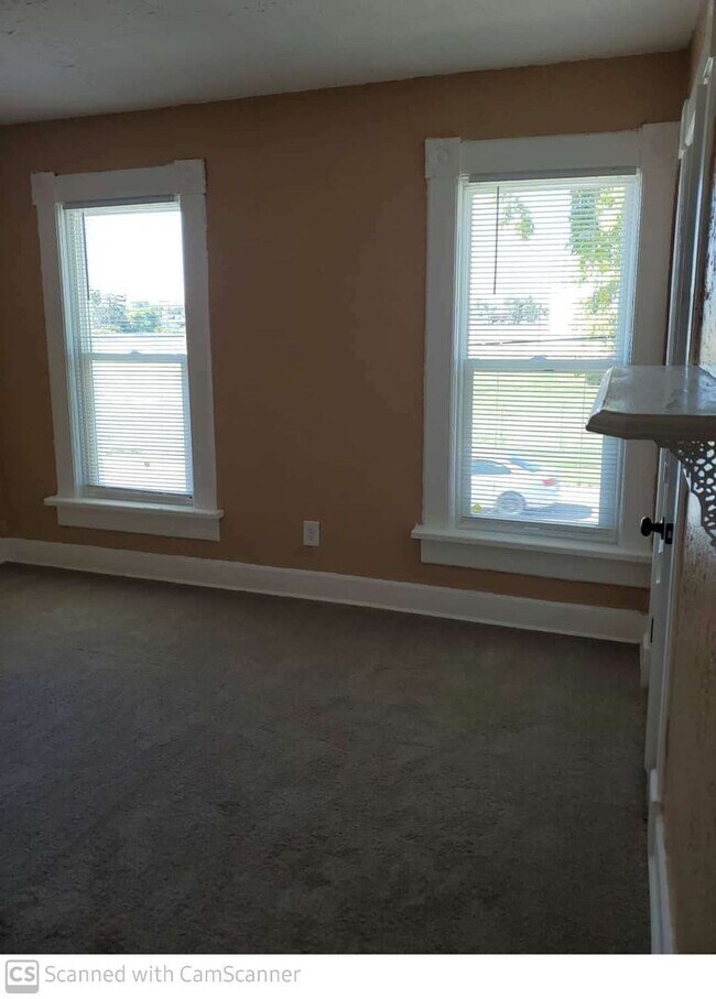 Building Photo - Refreshed 3 bed 1 bath home convenient to ...