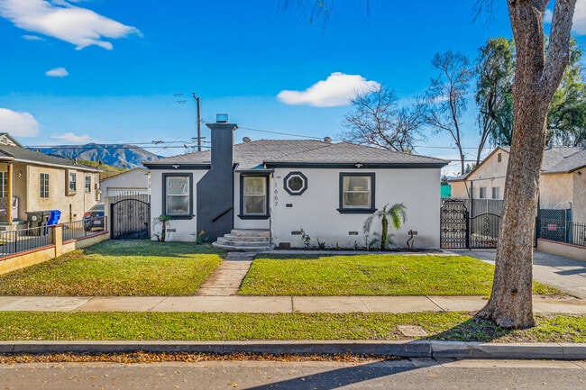 Photo - 1667 Valencia Ave House