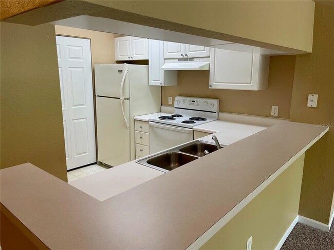 Building Photo - 923 Arbor Lakes Cir