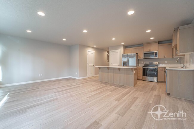 Building Photo - Elegant 2024 Built 3 Bedroom Vancouver Hom...