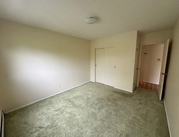 Building Photo - 5806 52 Av
