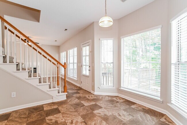 Building Photo - 8914 Clifton Meadow Dr