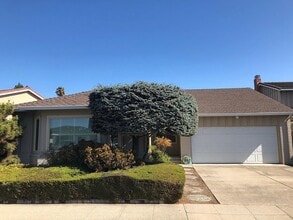 Building Photo - 1324 Marlin Ave