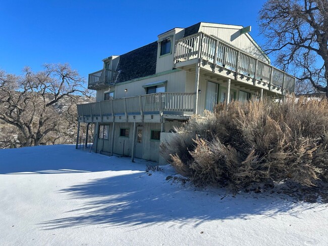 Building Photo - 3 + 2 + Loft in Bear Valley Springs