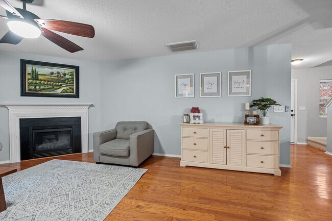 Foto del edificio - Fantastic 4 Bedroom, 3 Bath home near Brier Creek & RDU, Fenced-in Yard, Bonus Room, Pet Friendly!