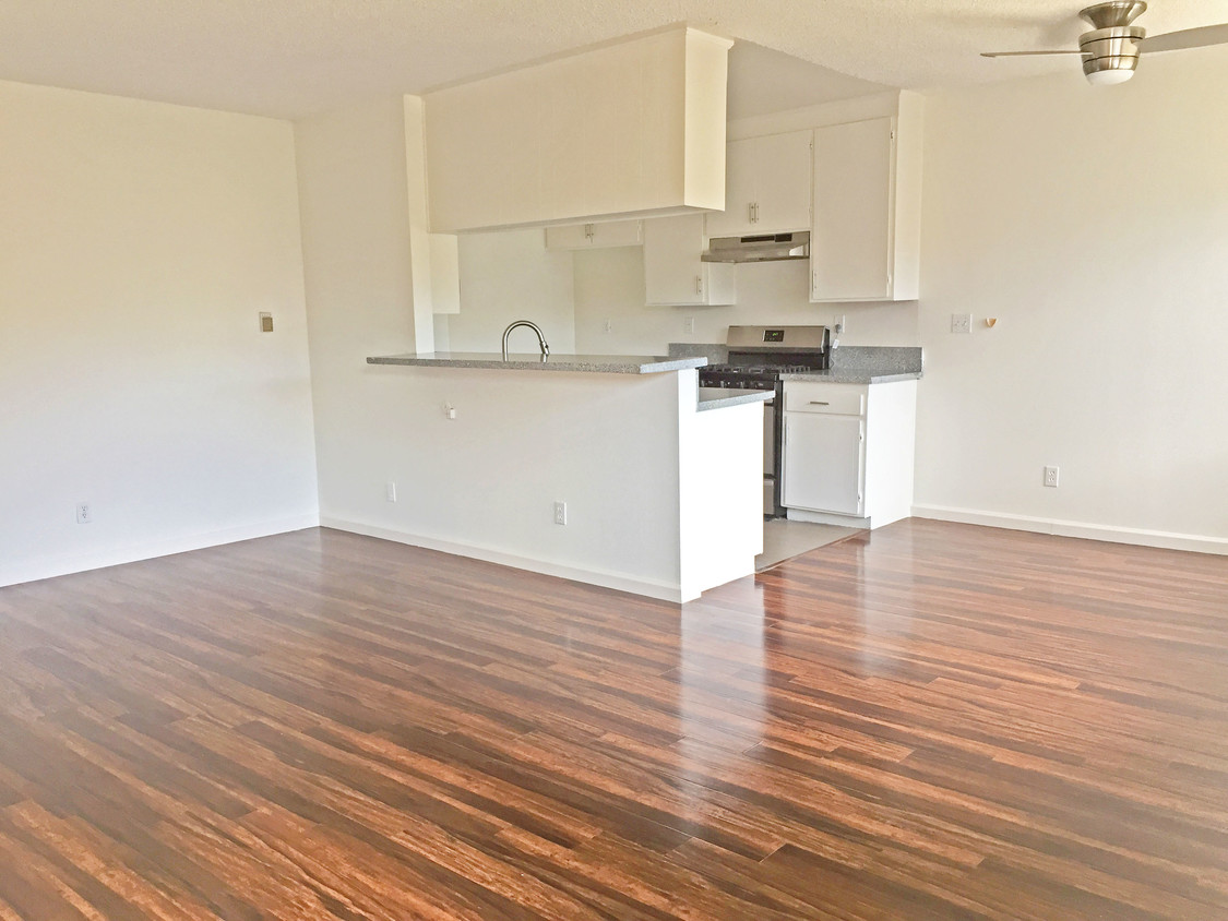 Foto principal - 15507 Vanowen St