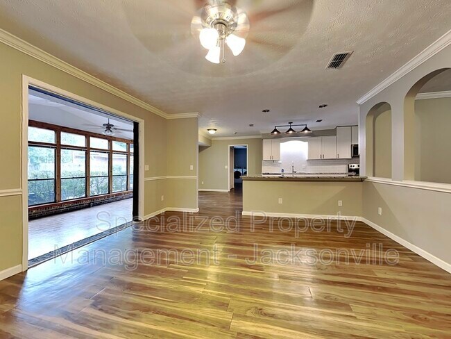 Foto del edificio - 5256 Magnolia Oaks Ln