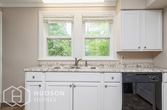 Building Photo - AVAILABLE NOW! - 4113 Burgett Rd, Canfield...