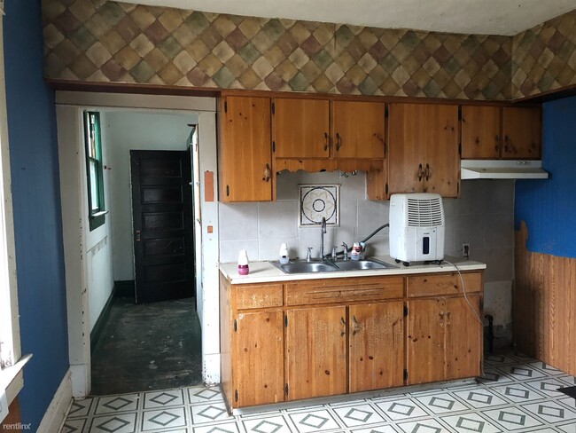 Building Photo - 3 br, 2 bath House - 610 Pine St
