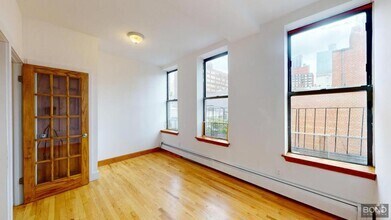 Building Photo - 814 10th Ave