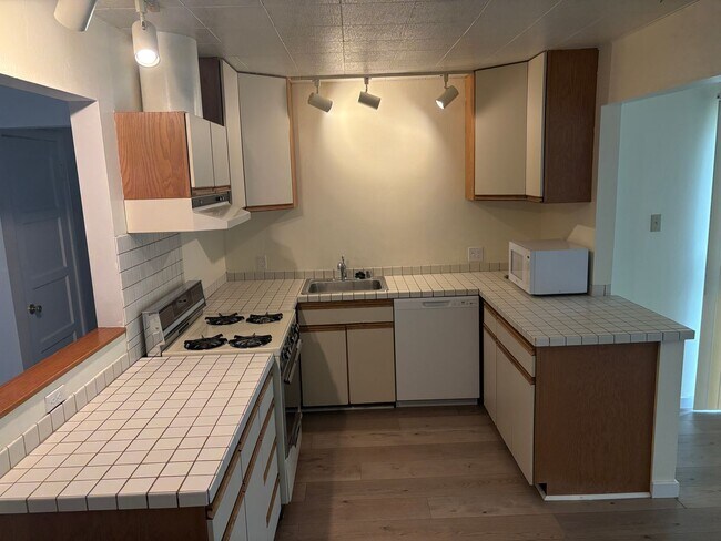 Foto del edificio - Charming 3 bedroom 2bath home available now!