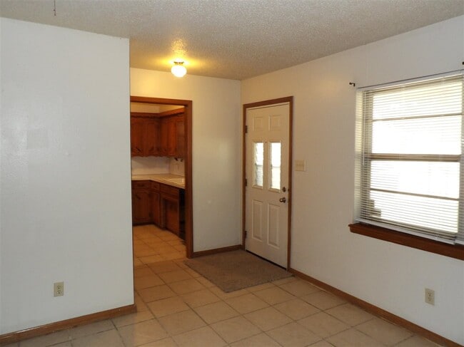 Building Photo - 1610 NW Black Mesa Dr