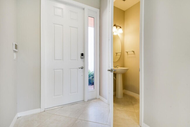 Building Photo - 12844 Trevi Isle