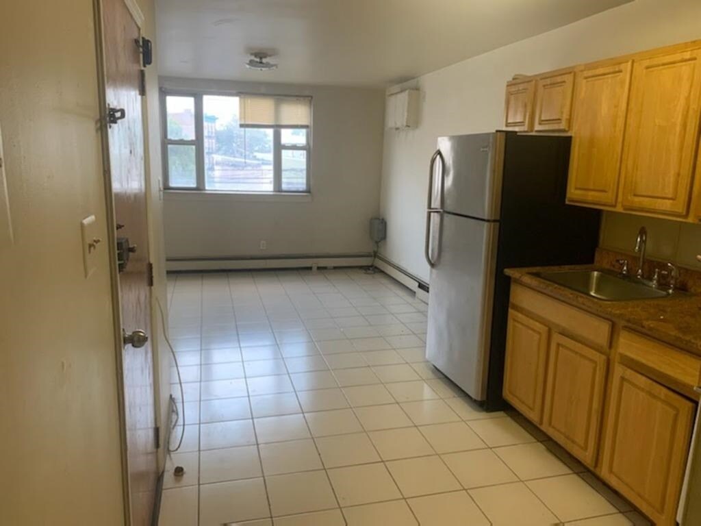 Foto principal - 677 Summit Ave